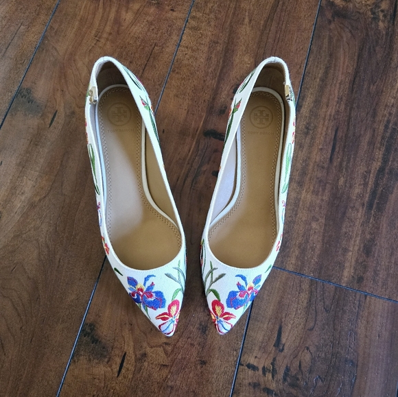 Tory Burch Elizabeth Painted Iris Embroidered Canvas Kitten Heel Pumps Size 8.5M - Picture 2 of 16